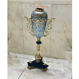 گلدان کنار سالنی برنزی پایه سنگی سوراهی