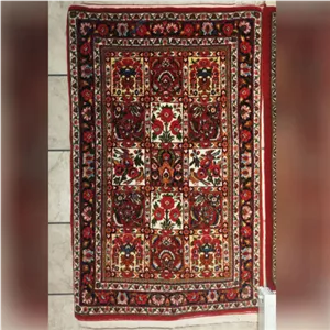 فرش دستبافت ذرع و نیم خشت بختیاری مدل گلی