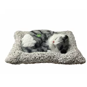 عروسک مدل گربه خوابیده روی تشک طول ۲۵ سانتی متر