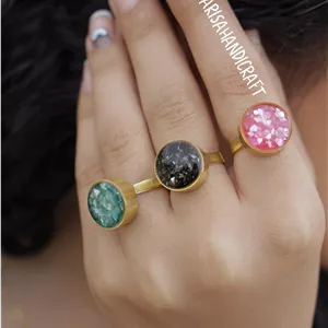 انگشتر شفاف با سنگ طبیعی خرد شده دست ساز فرم برنج