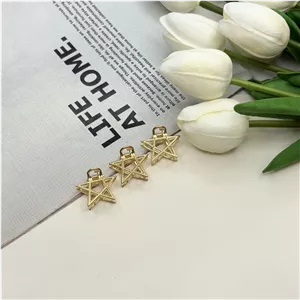 کلیپس فلزی طرح ستاره سایز کوچک رنگ طلایی2.5cm
