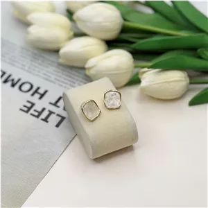 گوشواره مربع دفرمه طلایی صدف ماربل