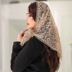 روسری سه گوش گیپور دور دانتل طرح دار کرم رنگ 110 سانتیمتر