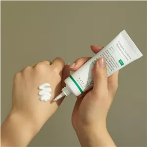 کرم ضد آفتاب بدون رنگ اکسیس وای  SPF 50 مدل Complete No Stress ‌مناسب انواع پوست‌ حجم 50 میلی‌لیتر