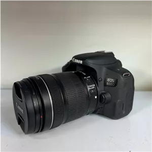 دوربین دیجیتال کانن مدل EOS 800D به همراه لنز 18-135 میلی متر IS STM کارکرده
