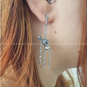 پیرسینگ گوش اسکلت آویز