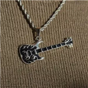 گردنبند گیتار الکتریک آتیشی 🎸🔥