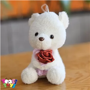 عروسک خرس اروپایی گل به دست