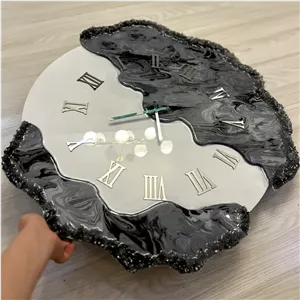 ساعت دیواری لوکس رزینی طرح سفید مشکی