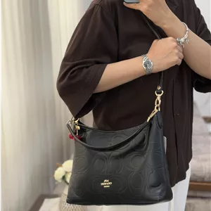 کیف بزرگ چرم مارک کوچ با چارم آلبالو