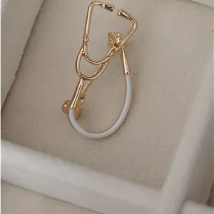 سنجاق سینه پزشکی