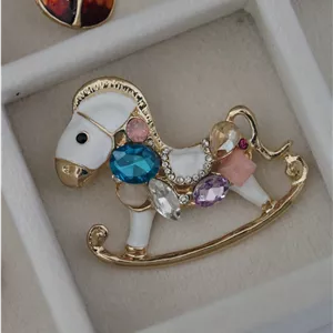 سنجاق سینه اسب راکر