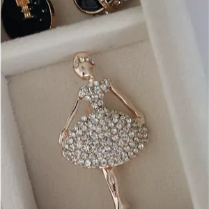 سنجاق سینه بالرین