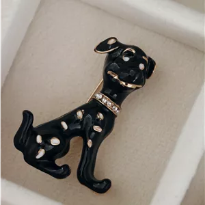 سنجاق سینه هاپو