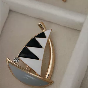 سنجاق سینه قایق