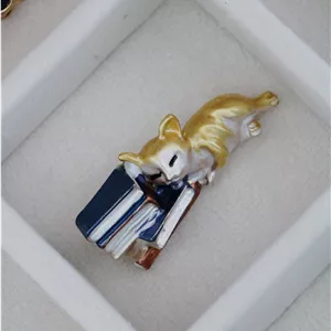 سنجاق سینه پیشی