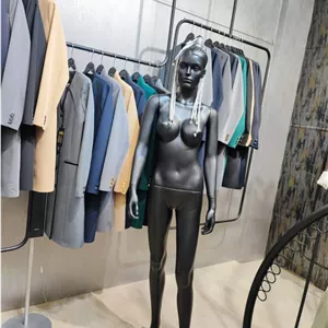 مانکن کامل زنانه مو کنفی ایستاده