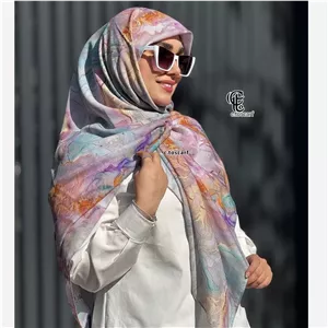 روسری طرح نازلی سیتو قواره متوسط دور چرخ دوز مزونی رنگ ملیح شاد