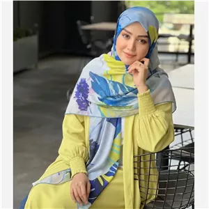روسری آبرنگی طرح پر، نخ کاستوم سیتو، قواره بزرگ 140 سانتیمتر، شیک و کاربردی