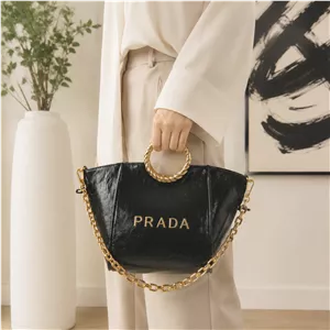کیف دوشی زنانه طرح پرادا