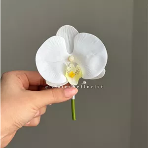 گل یقه کت داماد ارکیده لمسی مصنوعی