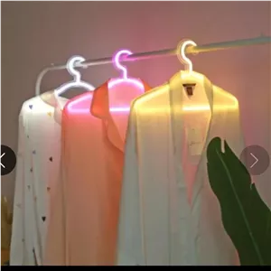 چوب لباسی نئون مدل j105