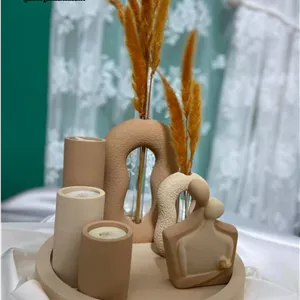 ست دکوراتیو رومیزی رنگ کرم نسکافه ای شامل دو گلدان/ مجسمه آغوش/ سه عدد شمع/ سینی