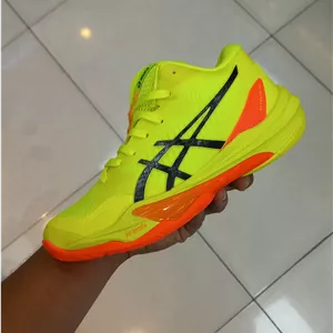 کتونی والیبالی Asics Sky Elite FFکیفیت مستر کوالیتی– رویه تنفسی و زیره فوق‌نرم FF Blast