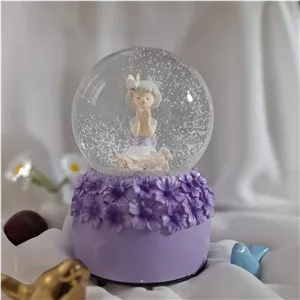 دختر دعاگر پایه بنفش کوکی