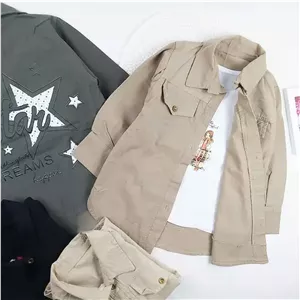 مانتو کوتاه دخترانه ستاره به همراه تیشرت چاپی جنس کتان