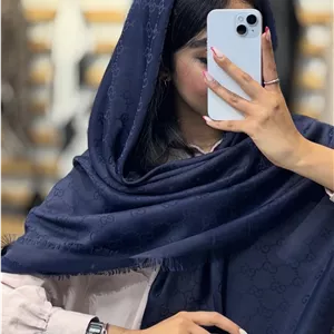روسری ژاکارد مارک گوچی قواره ۱۴۰ دارای رنگ بندی