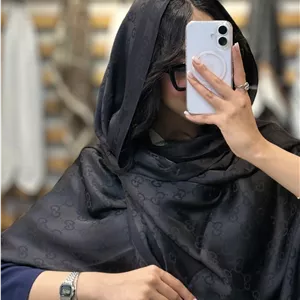 شال مشکی محرمی جنس ژاکارد دارای مارک های مختلف گوچی،لویی ویتون،کوچ،دیور