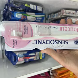 مسواک سنسوداین (Sensodyne) مدل لطافت دندان‌های حساس - الیاف فوق نرم، سر کوچک با محافظ سیلیکونی و دسته ارگونومیک 