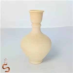 کوزه سفالی لوله‌ای خام کوچک
