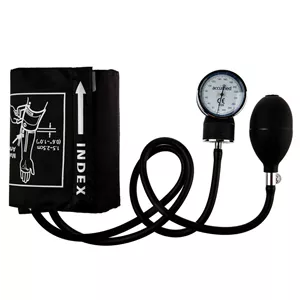 فشارسنج بازویی عقربه‌ای اکیومد مدل KJ-106C با مانومتر بزرگ و خوانا، کاف ضد حساسیت بدون لاتکس، پیچ تخلیه برنجی با روکش کروم و گوشی پزشکی تک‌بل مناسب دور بازوی 24 تا 32 سانتی‌متر