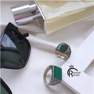 انگشتر نقره مردانه با سنگ یشم عیار 925 در رخسار سیلور