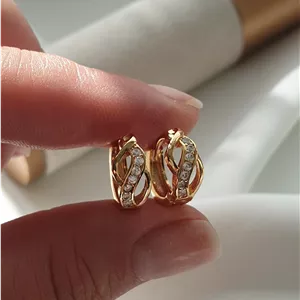 گوشواره  زنانه حلقه ای طرح طلا و ریز  در رخسار سیلور