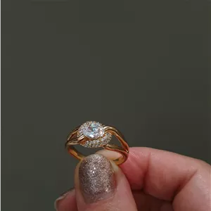 انگشتر زنانه  ژوپینگ  مدل تک نگین جواهری  طرح طلا کد RS_1396 