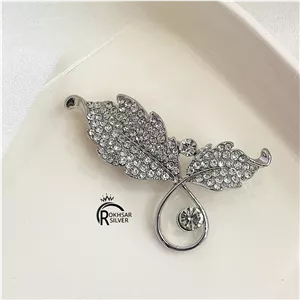 گل سینه زنانه مدل برگ فول نگین در فروشگاه اکسسوری  رخسار سیلور