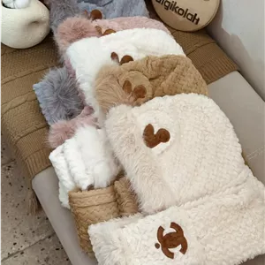شال و کلاه و دستکش سرهمی شنل 187473