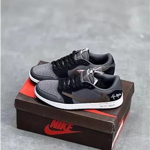 نايك تراويس اسکات کبوتریNIKE TRAVIS SCOTT SNEAKER