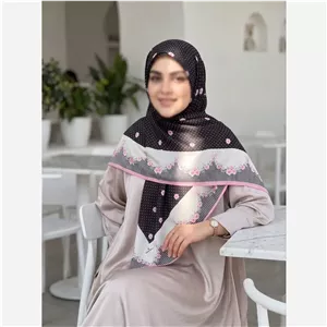 روسری سوپرنخ مشکی صورتی طرح گل قواره 140 لطیف و نرم
