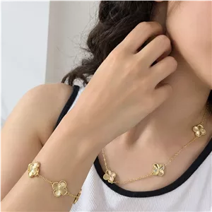 گردنبندو دست بند ونکلیف