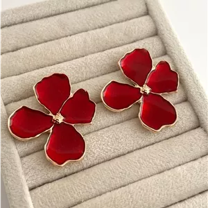 گوشواره فانتزی گل قرمز