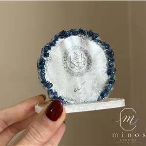 گیفت رزینی تولدی با پایه و کریستال