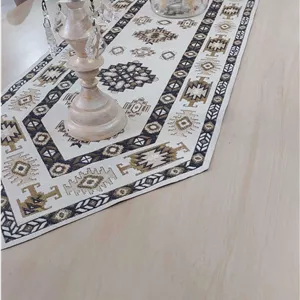 رومیزی مربع ۱×۱ و رانر سنتی مخمل