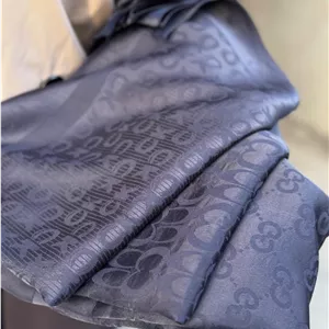 شال ژاکارد در رنگبندی و مارک دیور