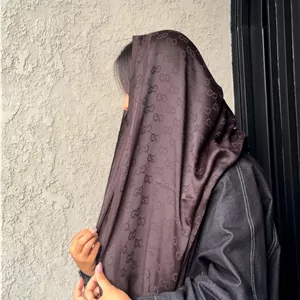 شال ژاکارد  در رنگبندی مارک گوچی