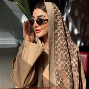 شال ژاکارد کرم نسکافه ای مارک کوچ