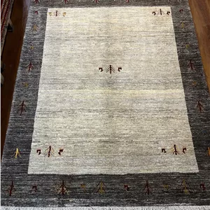 گبه دستباف قالیچه شیراز (نقشه کف ساده کرم)
